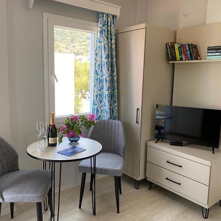 Merve Apartments, Your Home From Home In Central Bodrum, Street Cats Frequent The Property, Not All Apartments Have Balconies , Ground Floor Have Terrace With Table And Chairs Ngoại thất bức ảnh