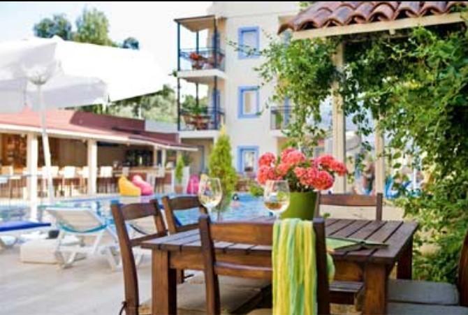 Merve Apartments, Your Home From Home In Central Bodrum, Street Cats Frequent The Property, Not All Apartments Have Balconies , Ground Floor Have Terrace With Table And Chairs Ngoại thất bức ảnh